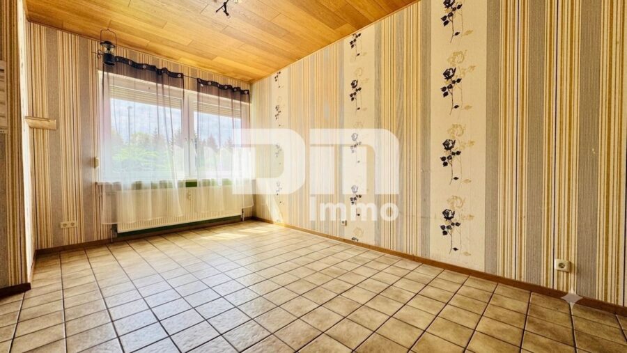 Charmantes Einfamilienhaus/Resthof mit viel Platz, modernisierter Technik und idyllischem Garten - Wohnhaus EG Wohnküche mit Einbauküche